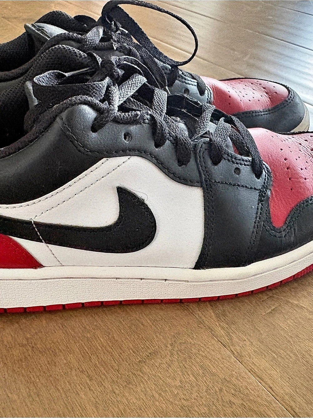 Nike Air Jordan 1 Low Bred Toe 2.0 Black Red White Men’s Size 9